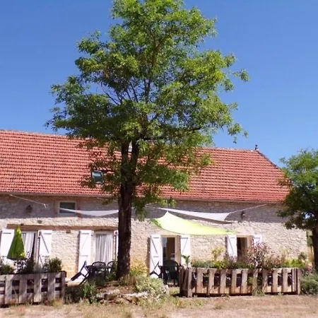House La Grange Du Pradie بيت للعطل *