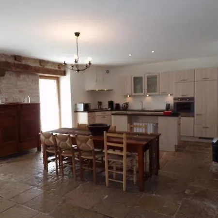 بيت للعطل House La Grange Du Pradie *