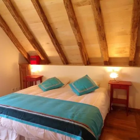 House La Grange Du Pradie بيت للعطل