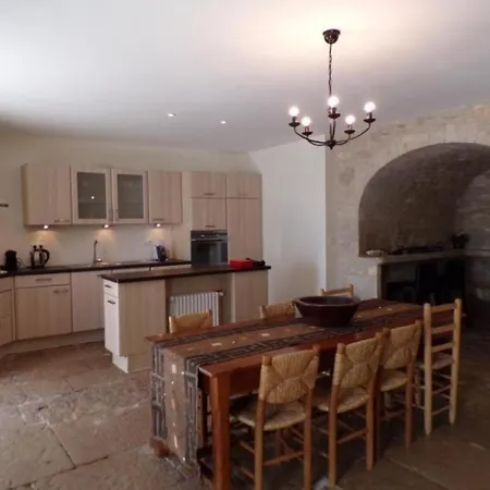 House La Grange Du Pradie بيت للعطل *